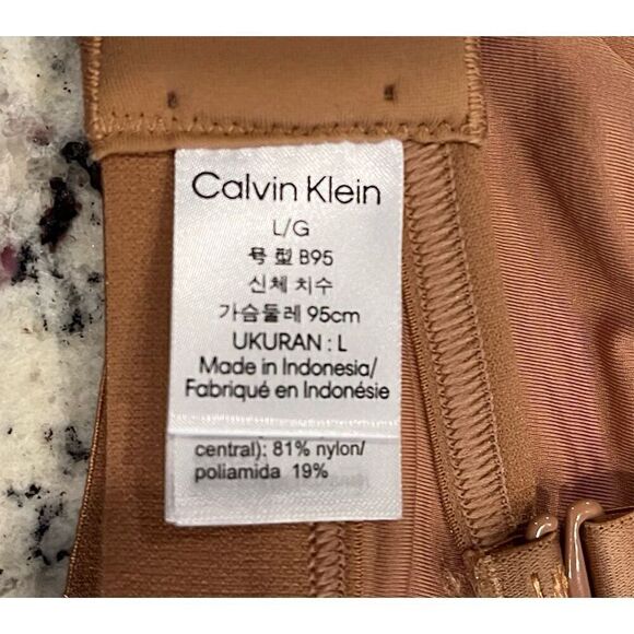 Calvin Klein Women's Form to Body Lightly Lined Triangle Bralette - Picture 4 of 5